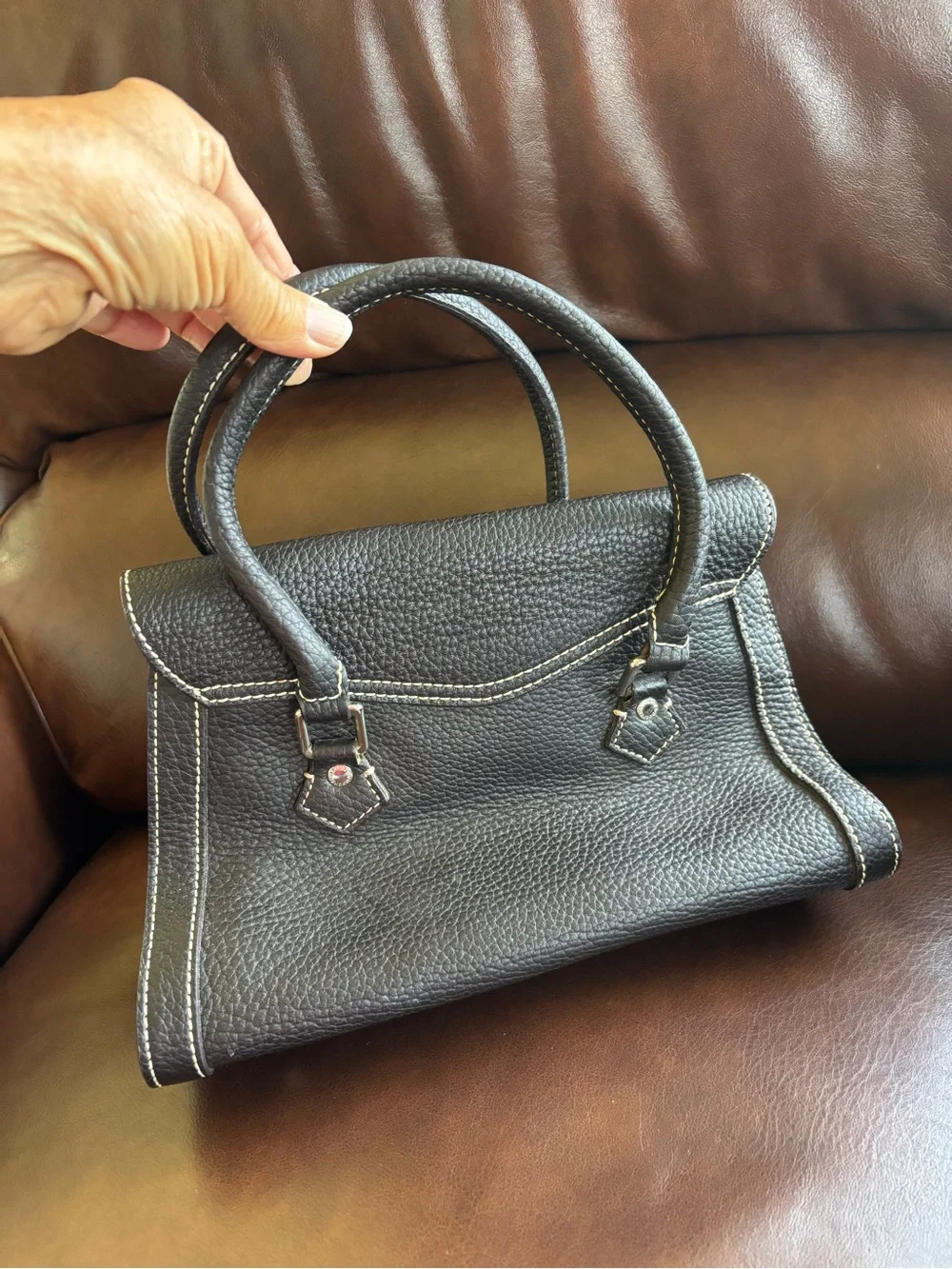 Dooney&Bourke Pebbled Leather Top Flap Closure Black Satchel Medium Bag J650614